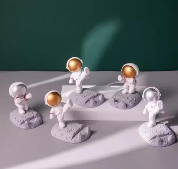 Nordic Style Astronauts Mobile Phone Stand Holder - Image 4